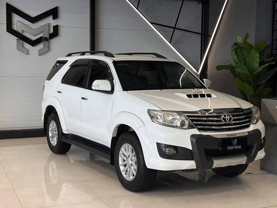 TOYOTA HILUX SW4 3.0 SRV 4X4 7 LUGARES 16V TURBO INTERCOOLER DIESEL 4P AUTOMÁTICO