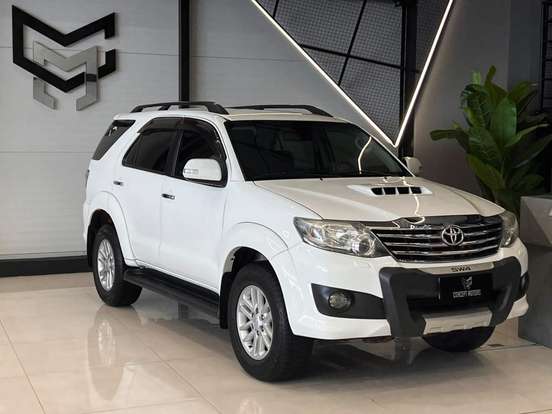 TOYOTA-HILUX SW4-3.0 SRV 4X4 7 LUGARES 16V TURBO INTERCOOLER DIESEL 4P AUTOMÁTICO TOYOTA-HILUX SW4-2015