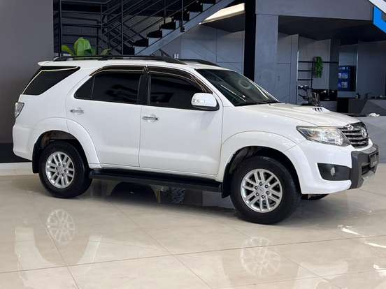 TOYOTA-HILUX SW4-3.0 SRV 4X4 7 LUGARES 16V TURBO INTERCOOLER DIESEL 4P AUTOMÁTICO TOYOTA-HILUX SW4-2015