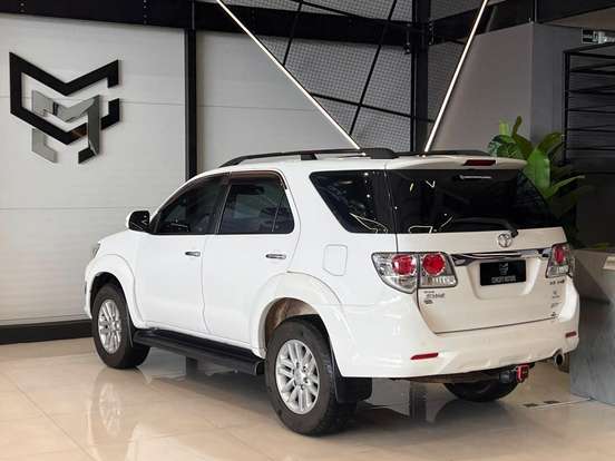 TOYOTA-HILUX SW4-3.0 SRV 4X4 7 LUGARES 16V TURBO INTERCOOLER DIESEL 4P AUTOMÁTICO TOYOTA-HILUX SW4-2015