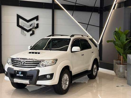 TOYOTA-HILUX SW4-3.0 SRV 4X4 7 LUGARES 16V TURBO INTERCOOLER DIESEL 4P AUTOMÁTICO TOYOTA-HILUX SW4-2015