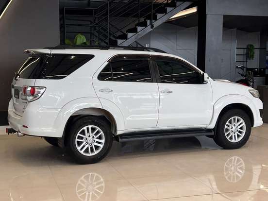 TOYOTA-HILUX SW4-3.0 SRV 4X4 7 LUGARES 16V TURBO INTERCOOLER DIESEL 4P AUTOMÁTICO TOYOTA-HILUX SW4-2015