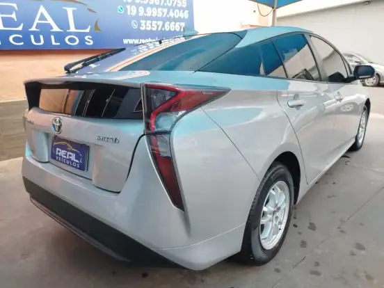 TOYOTA-PRIUS-2017