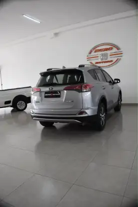 TOYOTA-RAV4-2018