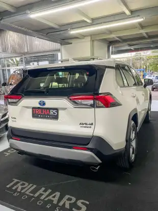 TOYOTA-RAV4-2020
