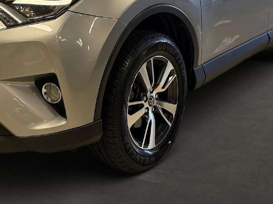 TOYOTA-RAV4-2018
