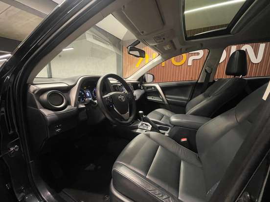 TOYOTA-RAV4-2018