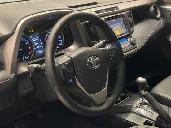 TOYOTA-RAV4-2018