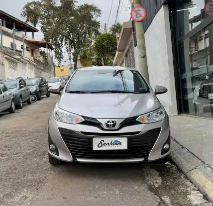 TOYOTA-YARIS-2020
