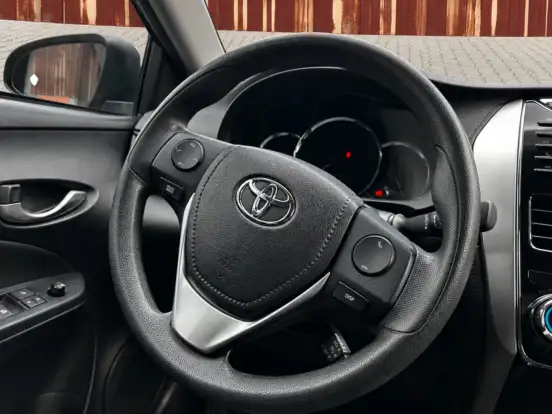 TOYOTA-YARIS-2019