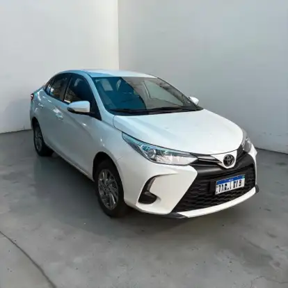 TOYOTA-YARIS-2024