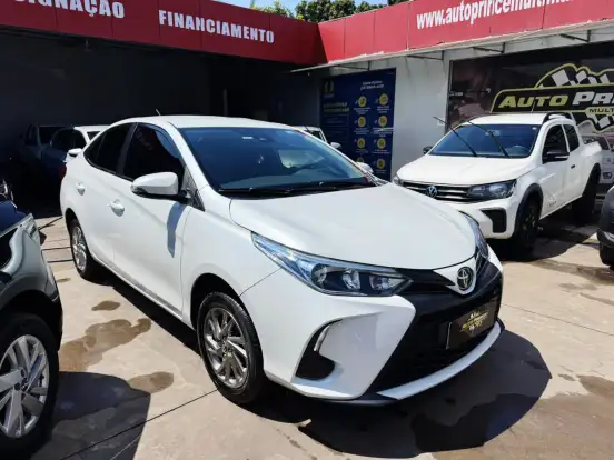 TOYOTA-YARIS-2023