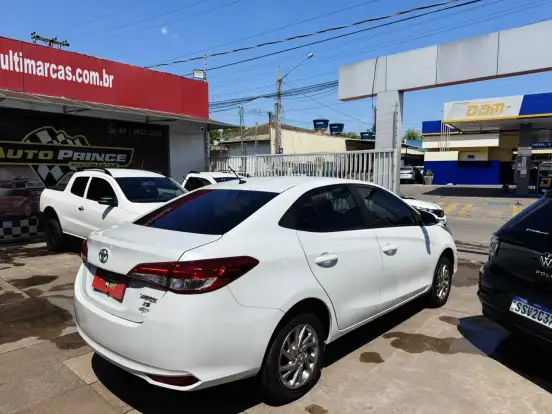 TOYOTA-YARIS-2023