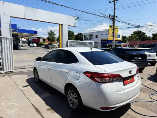 TOYOTA-YARIS-2023