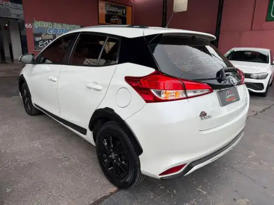 TOYOTA-YARIS-2019