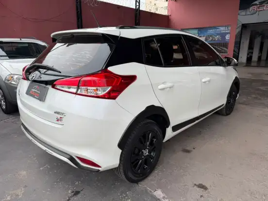 TOYOTA-YARIS-2019
