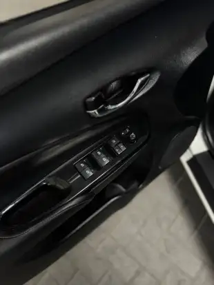 TOYOTA-YARIS-2018