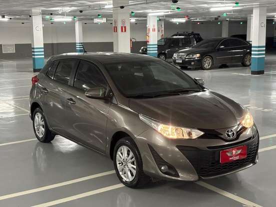 TOYOTA-YARIS-2019