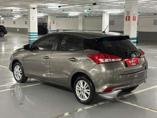 TOYOTA-YARIS-2019