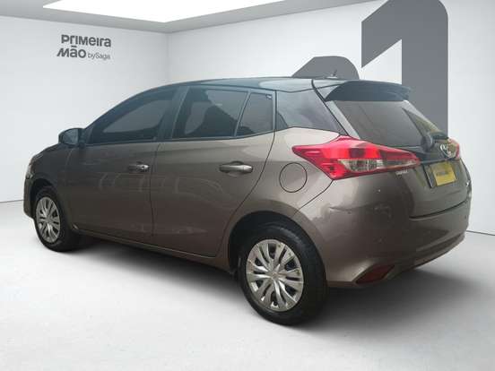 TOYOTA-YARIS-2019