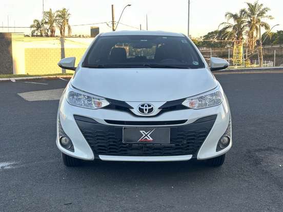 TOYOTA-YARIS-2019
