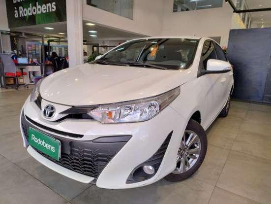 TOYOTA-YARIS-2019