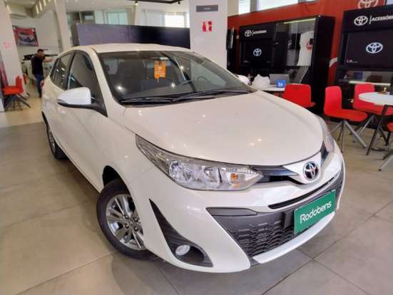 TOYOTA-YARIS-2019