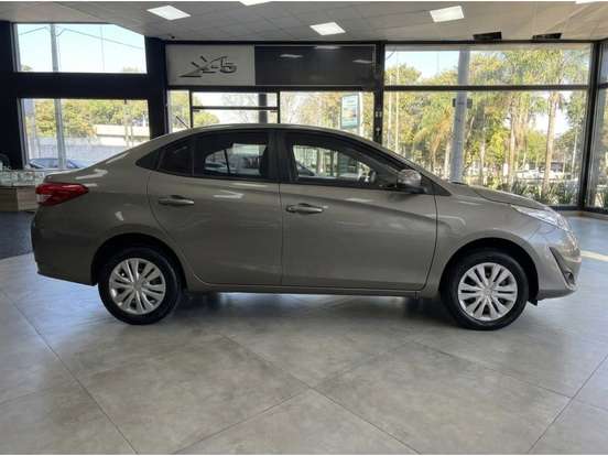 TOYOTA-YARIS-2019