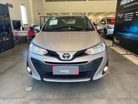 TOYOTA-YARIS-2018