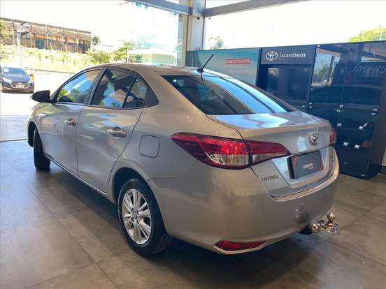 TOYOTA-YARIS-2018
