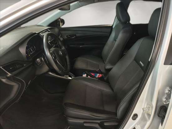 TOYOTA-YARIS-2023