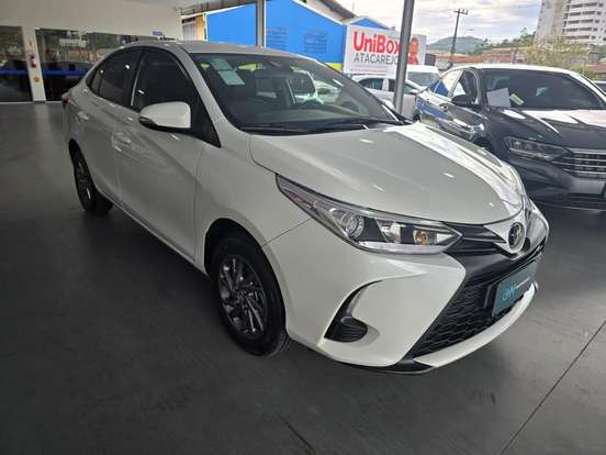 TOYOTA-YARIS-2024