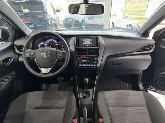 TOYOTA-YARIS-2024