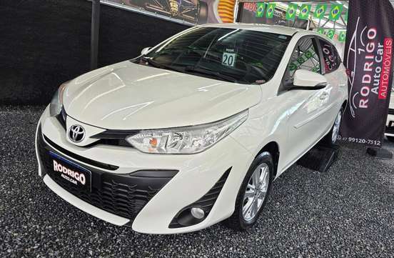 TOYOTA-YARIS-2019