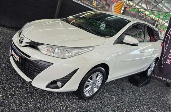 TOYOTA-YARIS-2019