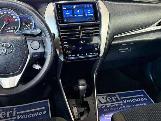 TOYOTA-YARIS-2020