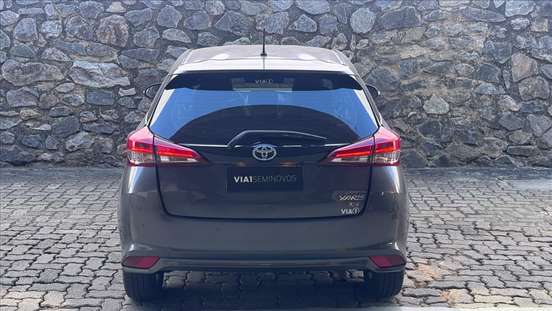 TOYOTA-YARIS-2022