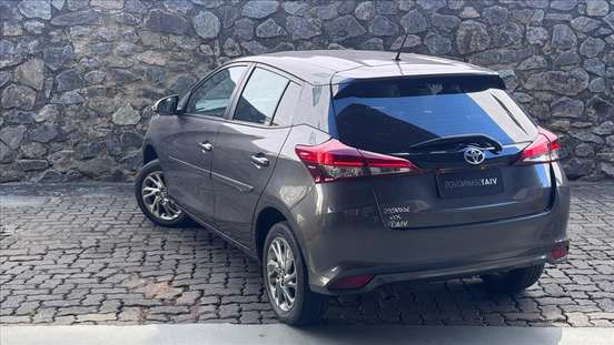 TOYOTA-YARIS-2022