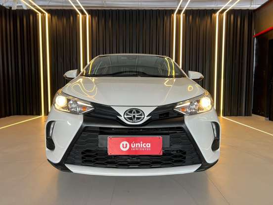 TOYOTA-YARIS-2022