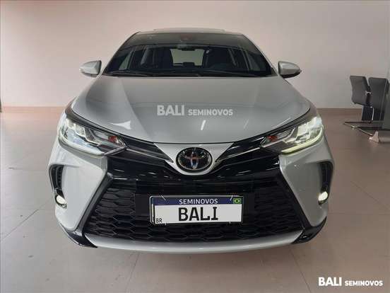 TOYOTA-YARIS-2022