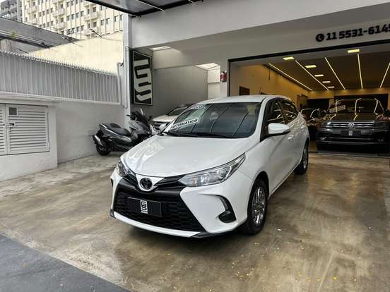 TOYOTA-YARIS-2022