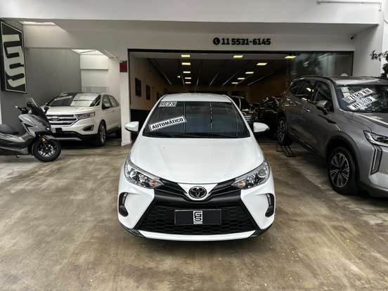 TOYOTA-YARIS-2022