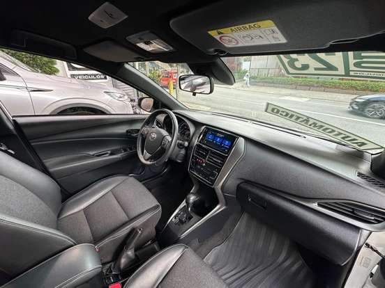 TOYOTA-YARIS-2022