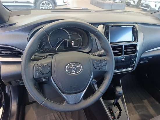 TOYOTA-YARIS-2023