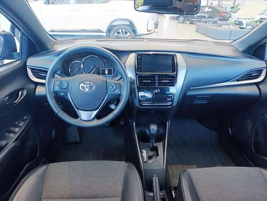 TOYOTA-YARIS-2023