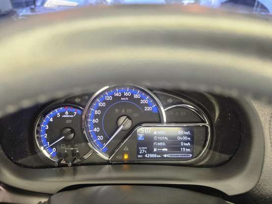 TOYOTA-YARIS-2019