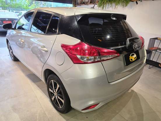TOYOTA-YARIS-2019