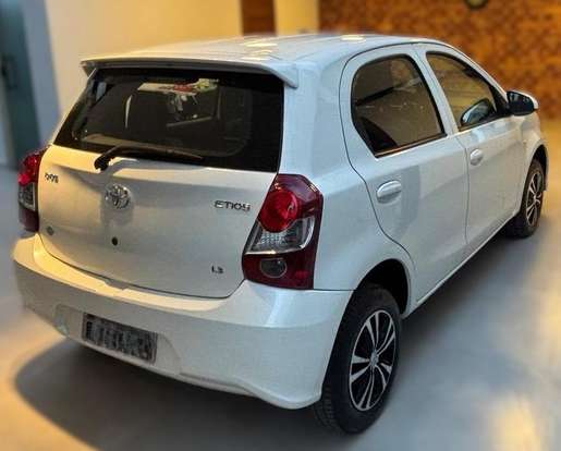 TOYOTA-ETIOS-2019