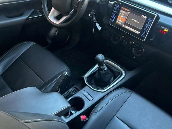 TOYOTA-HILUX-2.7 SR 4X2 CD 16V FLEX 4P MANUAL TOYOTA-HILUX-2017