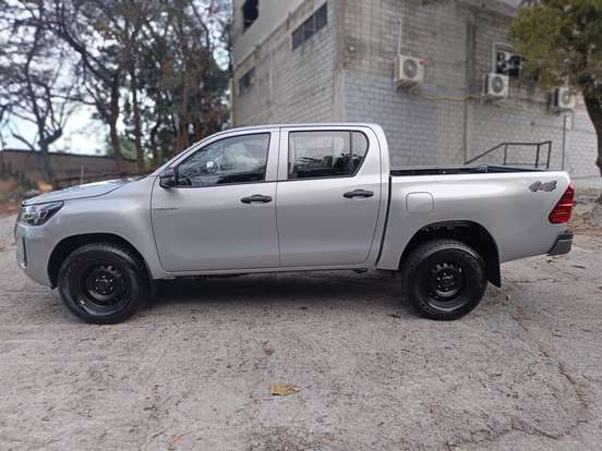TOYOTA-HILUX-2.8 D-4D TURBO DIESEL CD POWER PACK 4X4 MANUAL TOYOTA-HILUX-2025